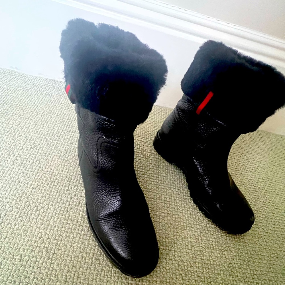 Gucci fur boots size 7